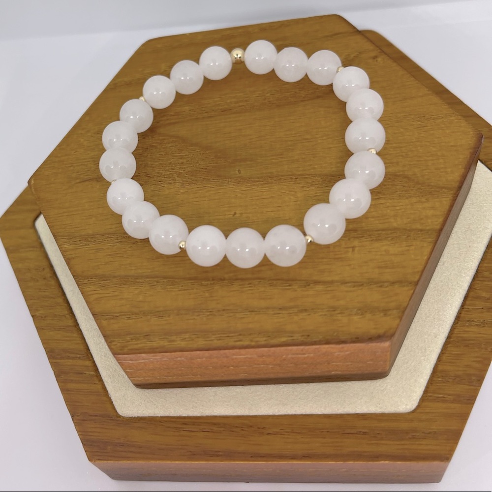 White Jade Beacelet - Picture 2 of 4
